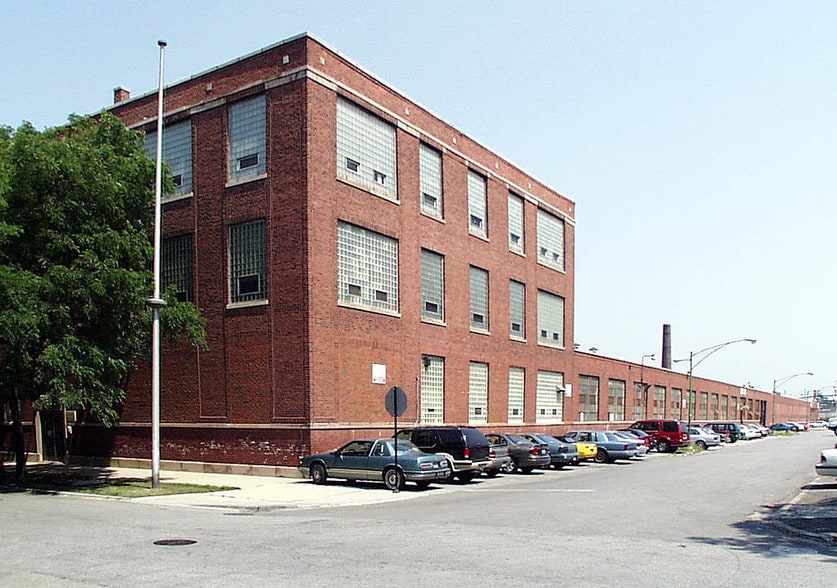 2701 N Kildare Ave, Chicago, IL for lease - Building Photo - Image 3 of 12