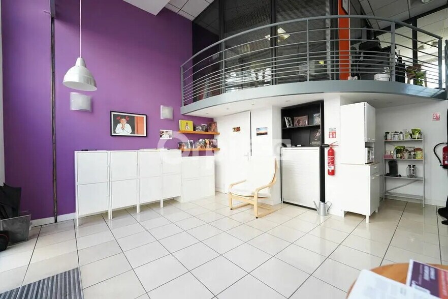 Retail in Lyon for sale - Lobby - Image 3 of 12