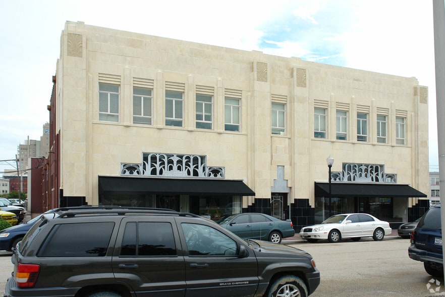 215 Orleans St, Beaumont, TX for lease - Building Photo - Image 2 of 4