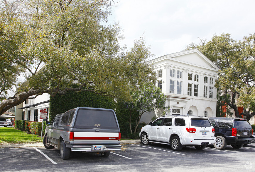 7801 Broadway St, San Antonio, TX for lease - Building Photo - Image 1 of 22