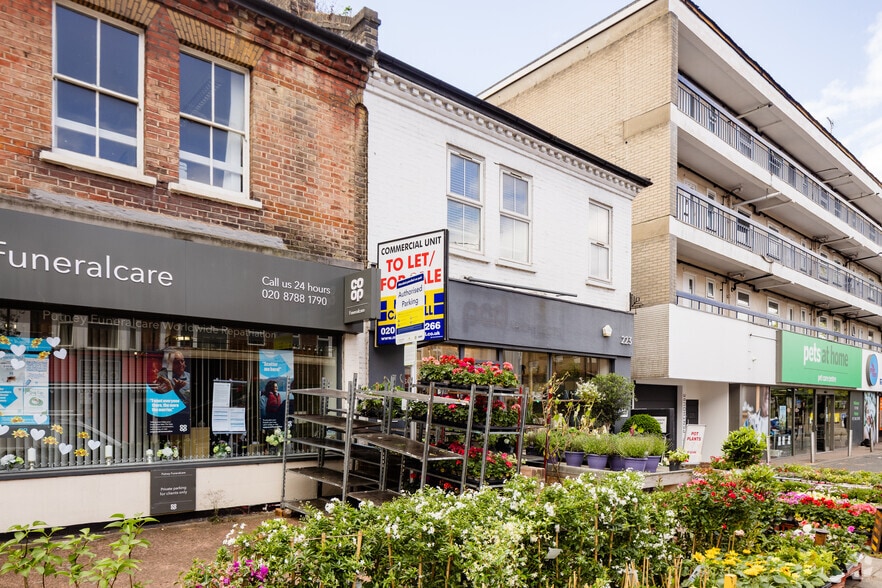 223 Upper Richmond Rd, London for sale - Building Photo - Image 2 of 2