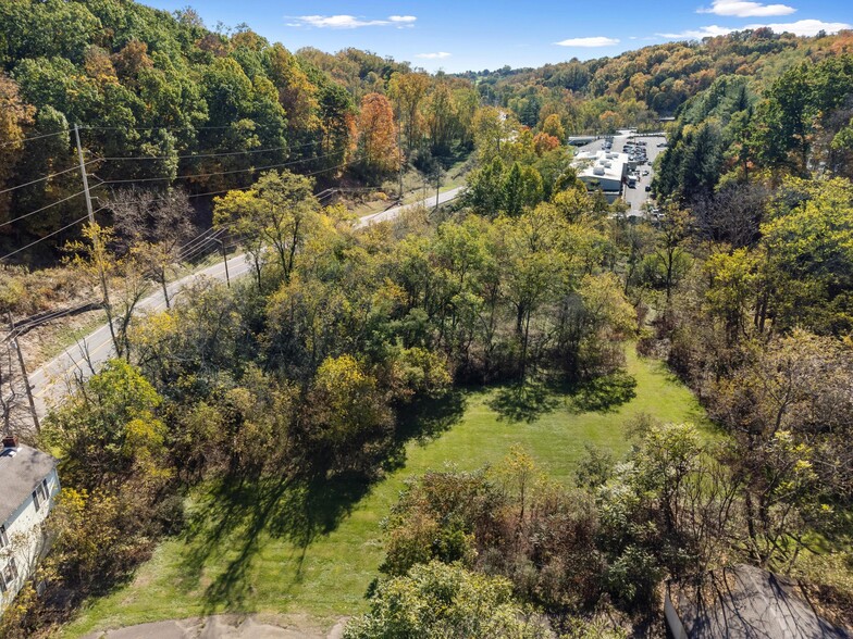 1560 McLaughlin Road run, Pittsburgh, PA for sale - Building Photo - Image 2 of 14