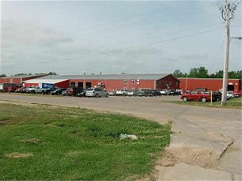 3206 Hershey Ave, Muscatine, IA for lease - Building Photo - Image 2 of 2