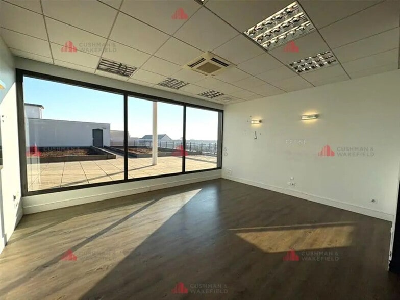 Office in Chalon-sur-Saône for lease - Building Photo - Image 3 of 6