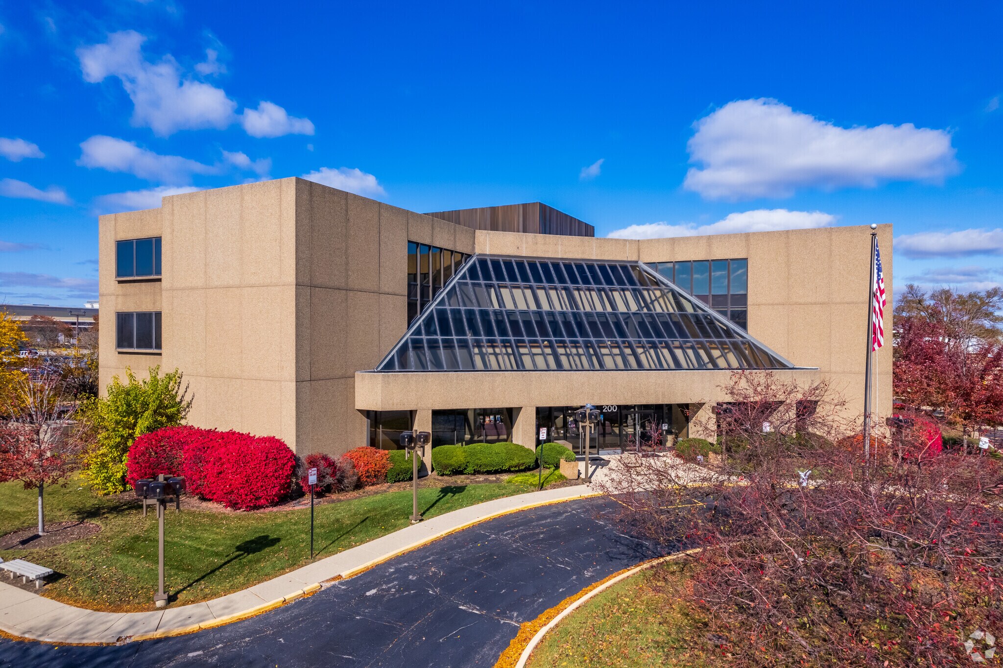 200 W Higgins Rd, Schaumburg, IL for sale Primary Photo- Image 1 of 1