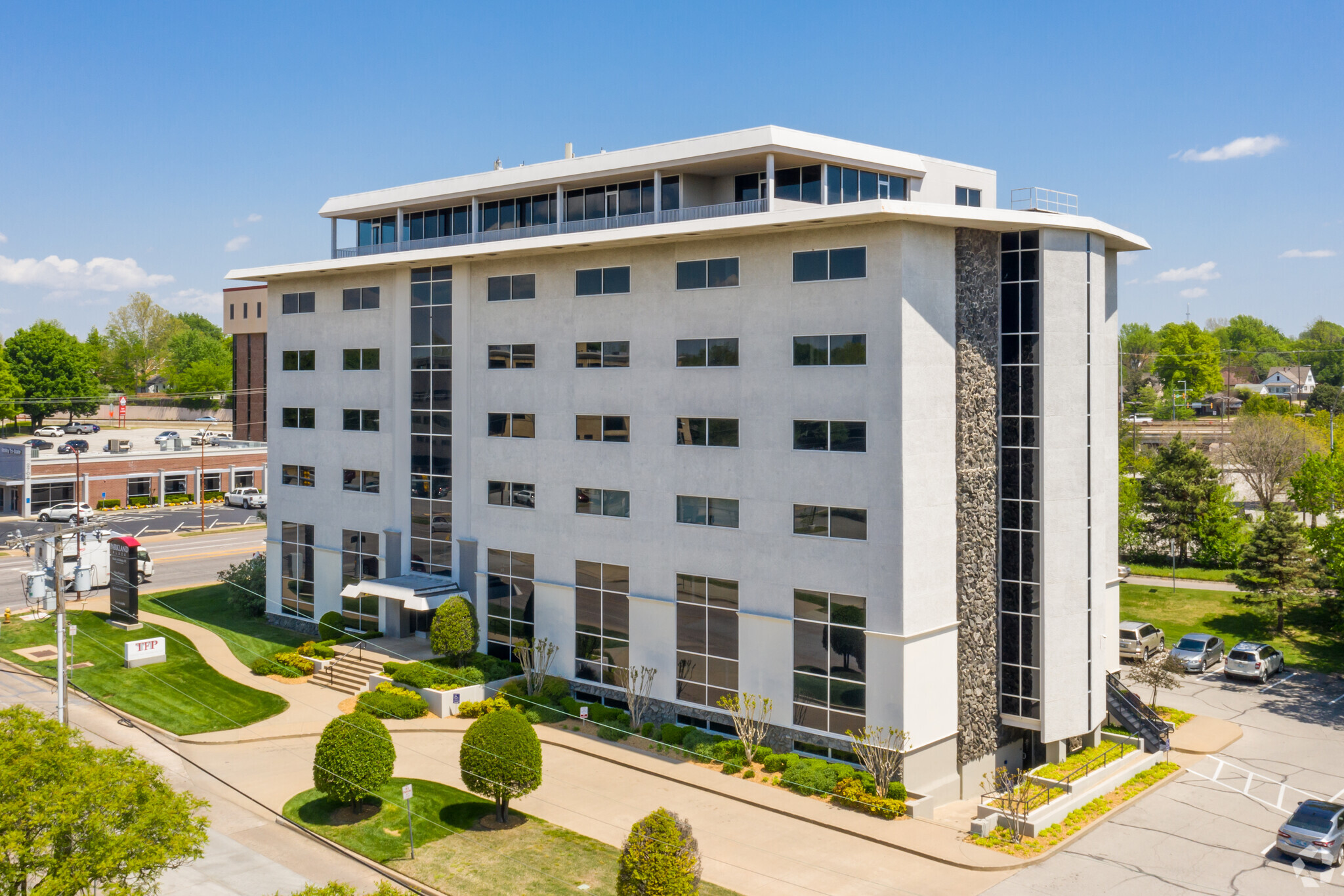 2121 S Columbia Ave, Tulsa, OK for lease Building Photo- Image 1 of 7