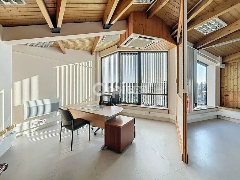 Office in Saint-Quentin for lease - Interior Photo - Image 1 of 5