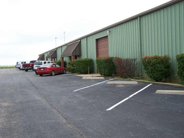 915 N Nolan River Rd, Cleburne, TX for lease - Building Photo - Image 2 of 3
