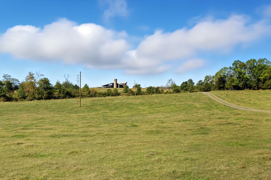 5474 Woodside Ln, Bealeton, VA for sale - Primary Photo - Image 2 of 117