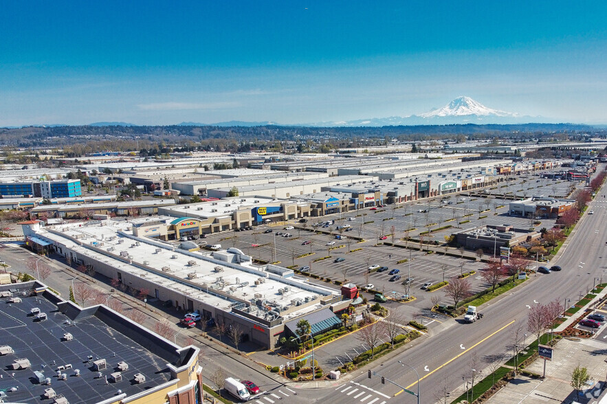 17300-17788 Southcenter Pky, Tukwila, WA for sale - Primary Photo - Image 1 of 1