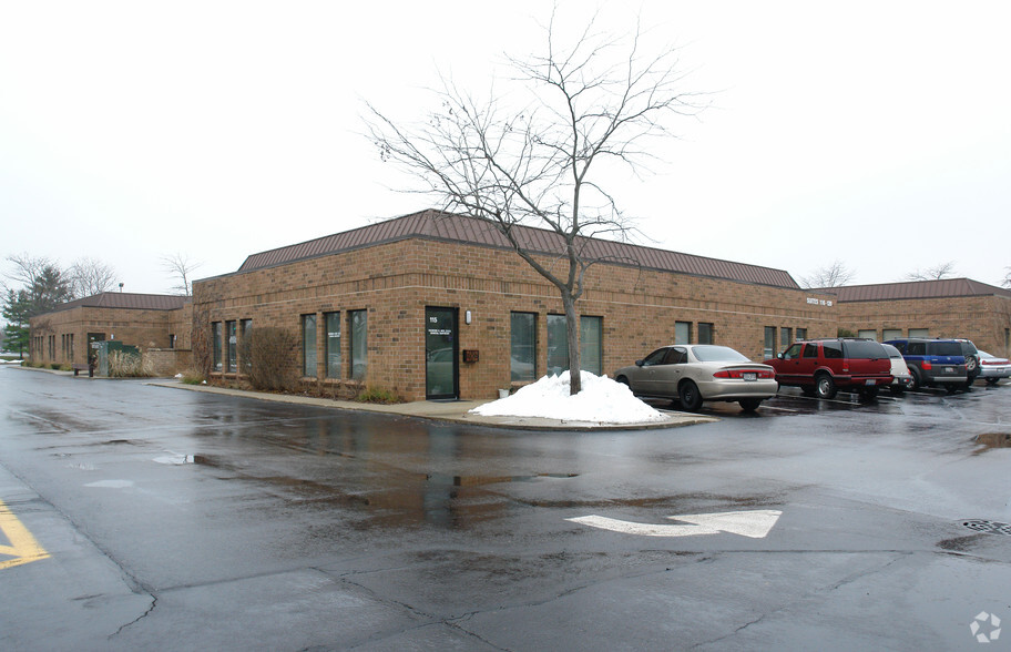 10 W Phillip Rd, Vernon Hills, IL for lease - Building Photo - Image 2 of 6