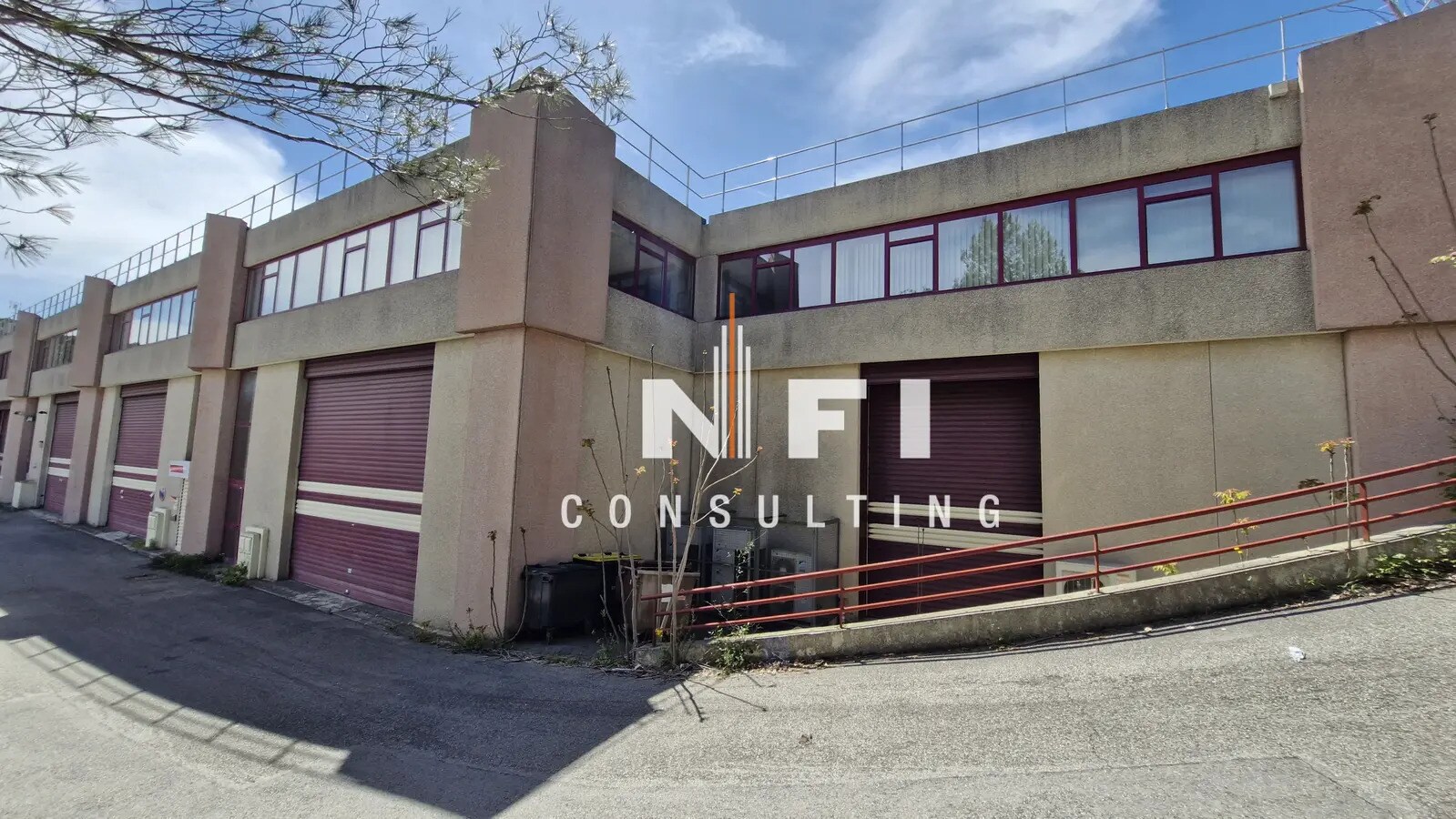 Flex in Vallauris for lease Building Photo- Image 1 of 17