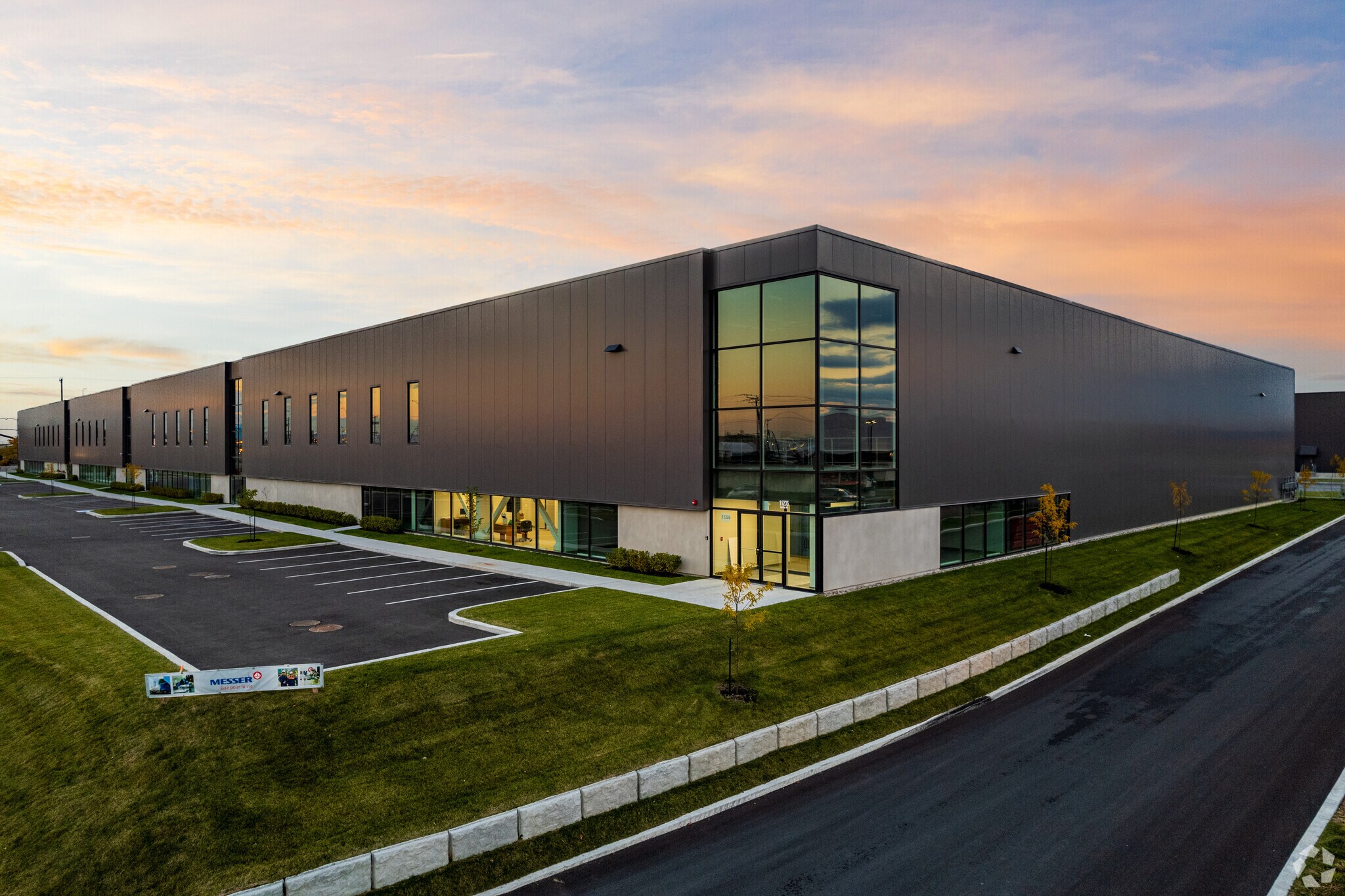 11235 Boul Métropolitain E, Montréal, QC for lease Primary Photo- Image 1 of 20