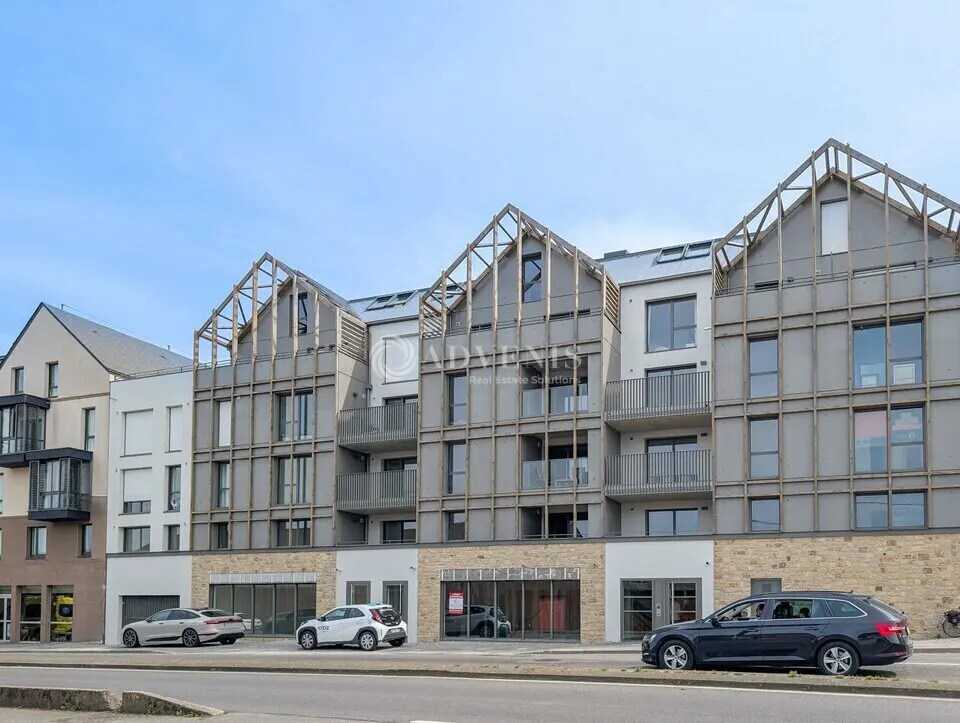 Retail in Saint-Malo for lease Building Photo- Image 1 of 11