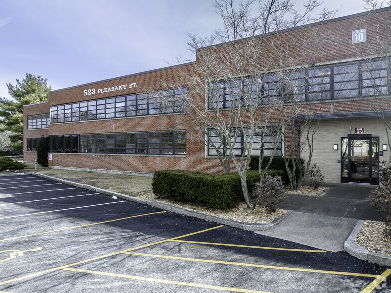 523 Pleasant St, Attleboro, MA for lease - Building Photo - Image 1 of 9