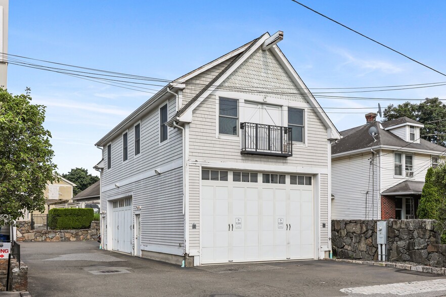 364 W Putnam Ave, Greenwich, CT for lease - Building Photo - Image 1 of 23