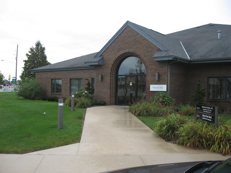 12662 Riley St, Holland, MI 49424