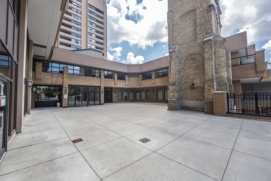 379 Dundas St, London, ON for lease - Building Photo - Image 2 of 17