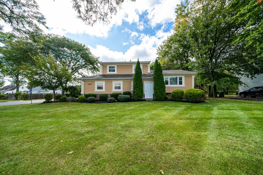 659 New Dover Rd, Edison, NJ for sale - Primary Photo - Image 1 of 1