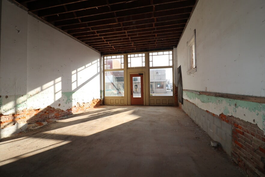 214 S Main St, Dunkirk, IN for sale - Building Photo - Image 3 of 11