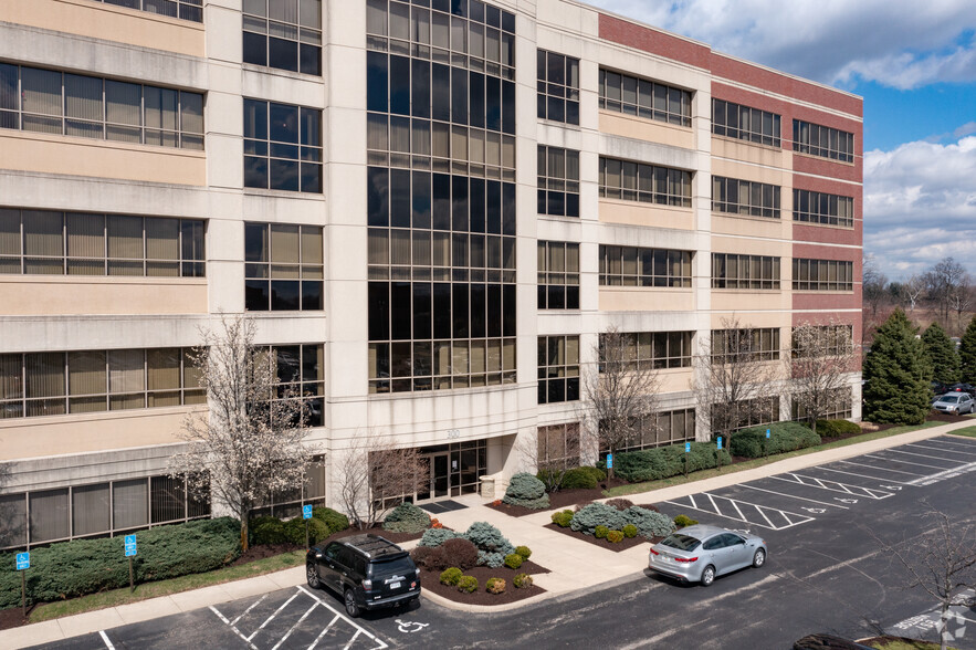 300 E Business Way, Cincinnati, OH for lease - Building Photo - Image 3 of 9