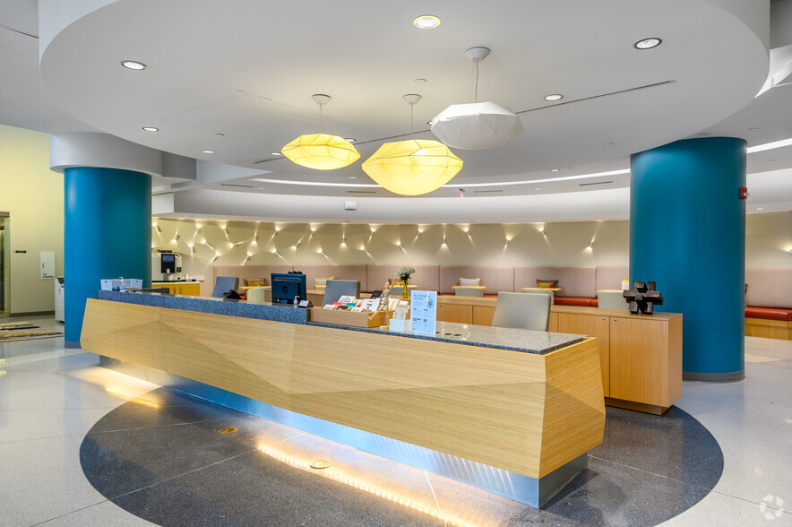 1100 Wilson Blvd, Arlington, VA for lease - Lobby - Image 3 of 22