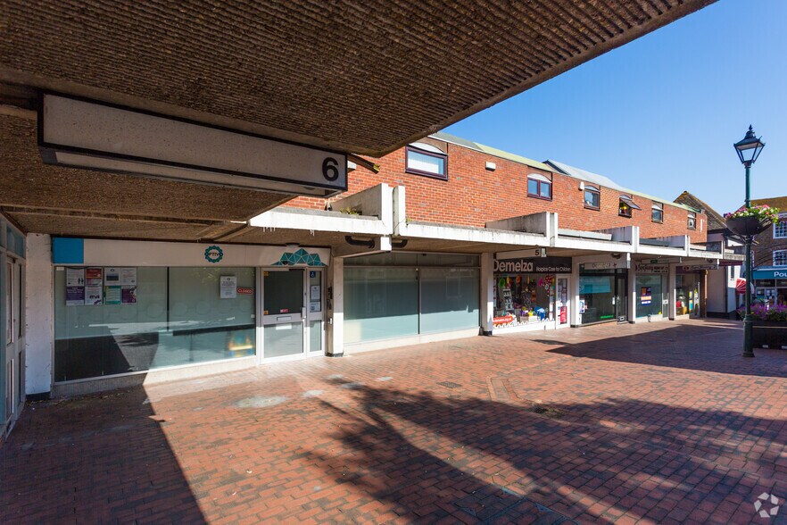 1-6 Roman Sq, Sittingbourne for sale - Primary Photo - Image 1 of 1