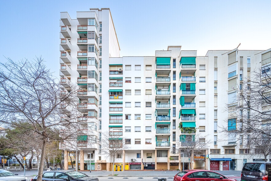 Retail in Barcelona, Barcelona for lease - Building Photo - Image 3 of 3