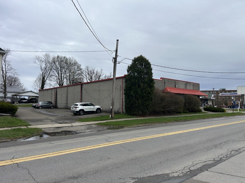 213 W Main St, Grove City, PA for sale - Building Photo - Image 3 of 8