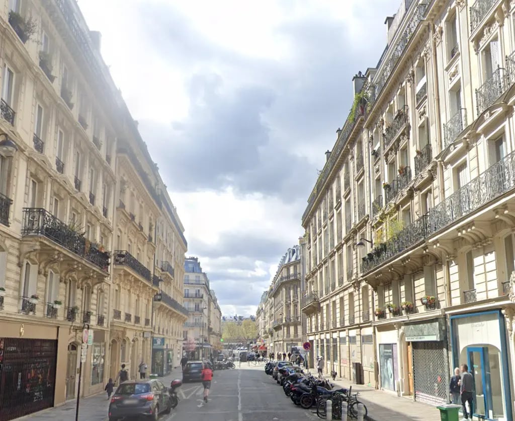 Retail in Paris for lease Building Photo- Image 1 of 3