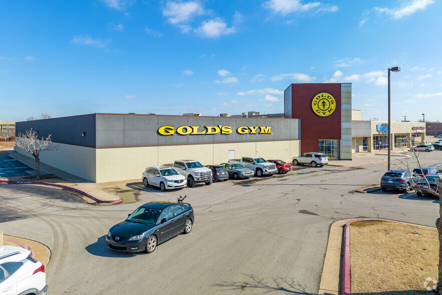 3625-3651 NW Expressway St, Oklahoma City, OK for lease - Building Photo - Image 3 of 7