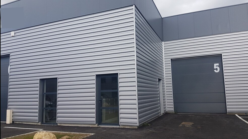 Flex in Villenave-d'Ornon for lease - Building Photo - Image 2 of 8