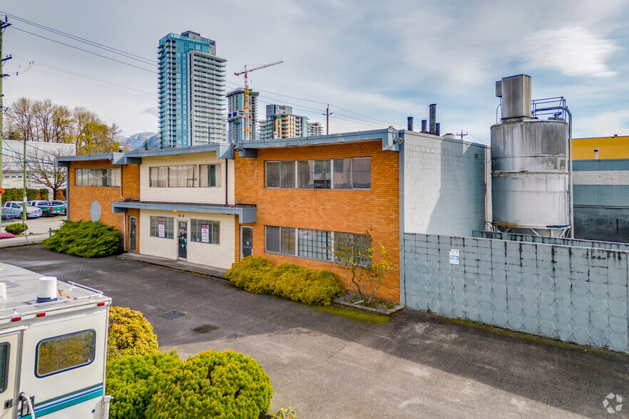 384 Lynn Ave, North Vancouver District, BC for lease - Building Photo - Image 2 of 4