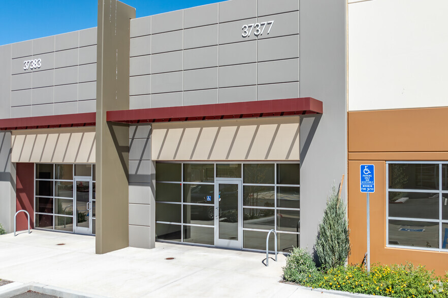 37377 Industry Way, Murrieta, CA for lease - Building Photo - Image 3 of 7