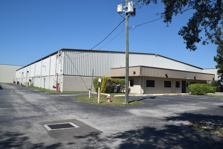 13770 Automobile Blvd, Clearwater, FL for lease - Building Photo - Image 1 of 7
