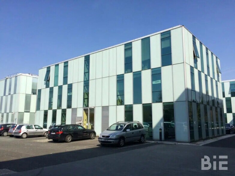 Office in Pessac for lease - Building Photo - Image 1 of 6