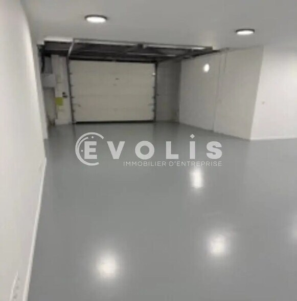 Office in Villeneuve-la-Garenne for lease - Interior Photo - Image 2 of 4