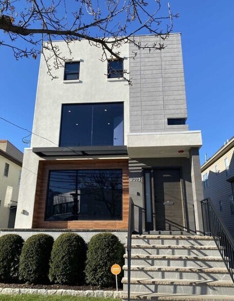 2023 Center Ave, Fort Lee, NJ for sale - Primary Photo - Image 1 of 1