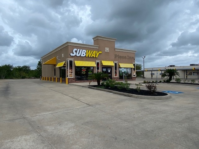 6757 W Port Arthur Rd, Port Arthur, TX for lease - Building Photo - Image 3 of 14