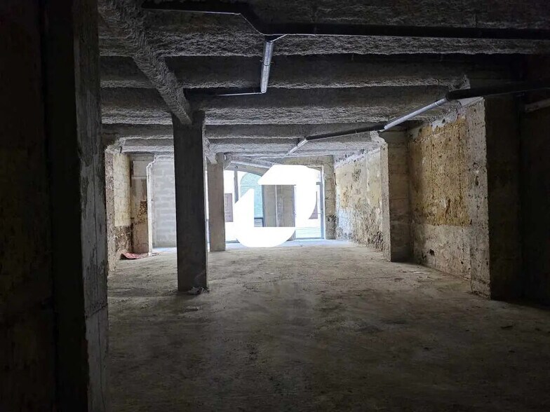 Retail in Montpellier for lease - Interior Photo - Image 2 of 5