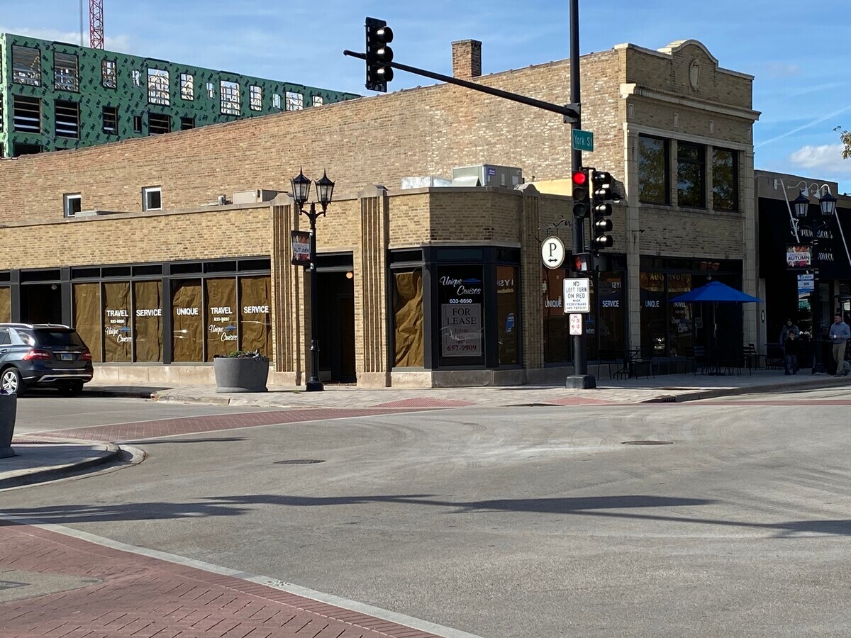 170 N York St, Elmhurst, IL 60126