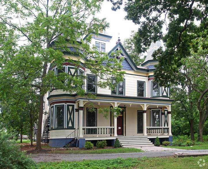 910 Maiden Choice Ln, Baltimore, MD 21229