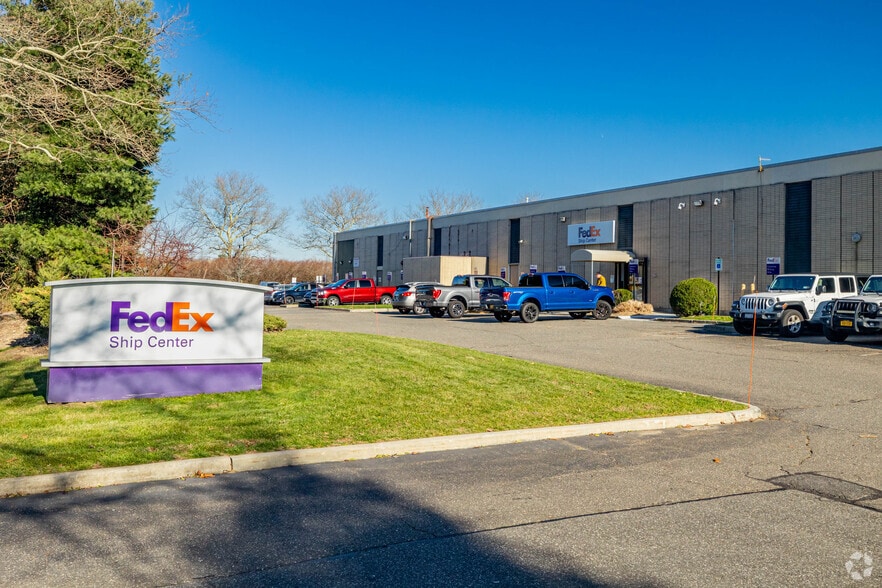 270 S Service Rd, Melville, NY for lease - Primary Photo - Image 1 of 5