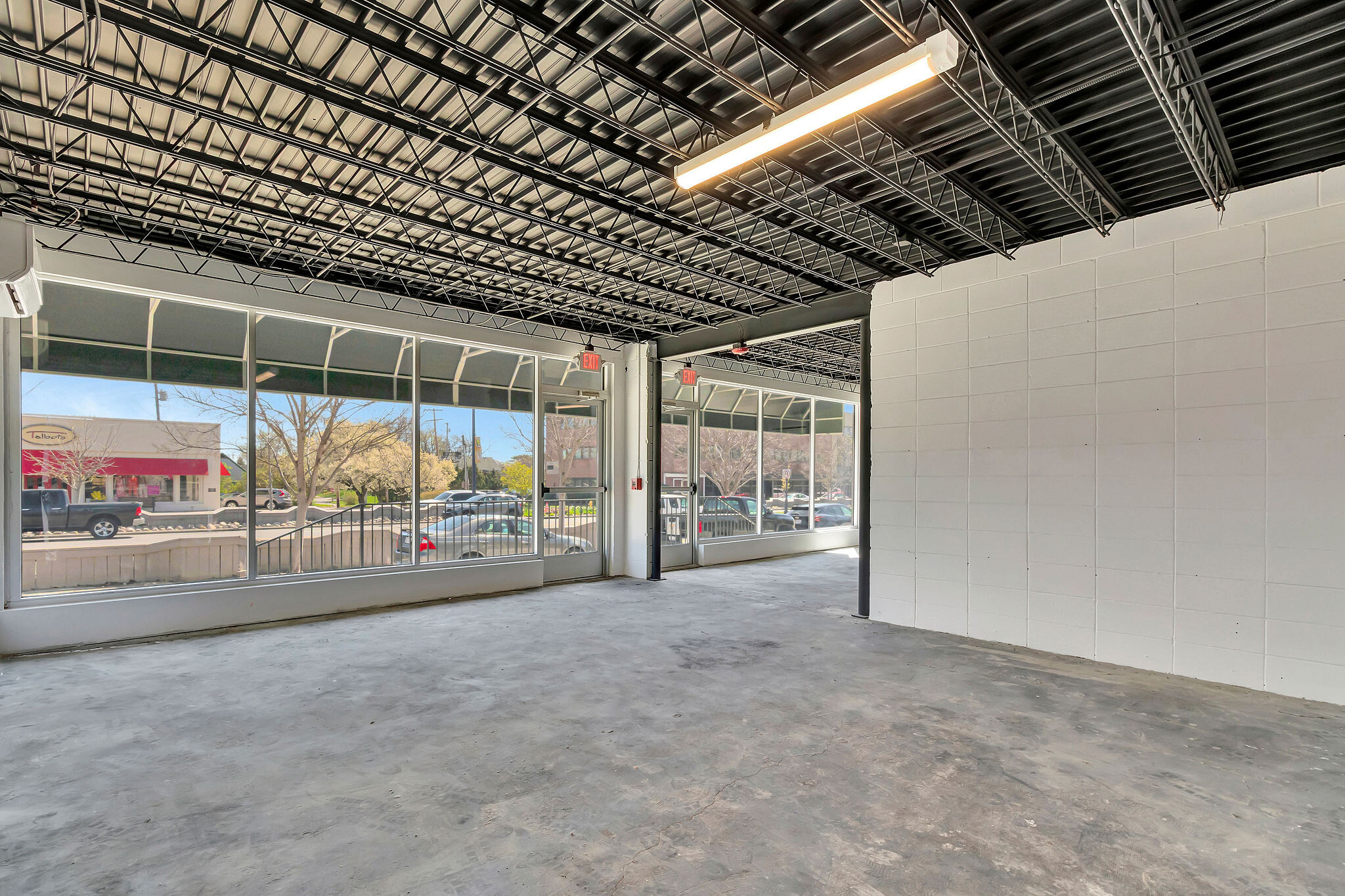 2533-2537 Far Hills Ave, Oakwood, OH for lease Building Photo- Image 1 of 7