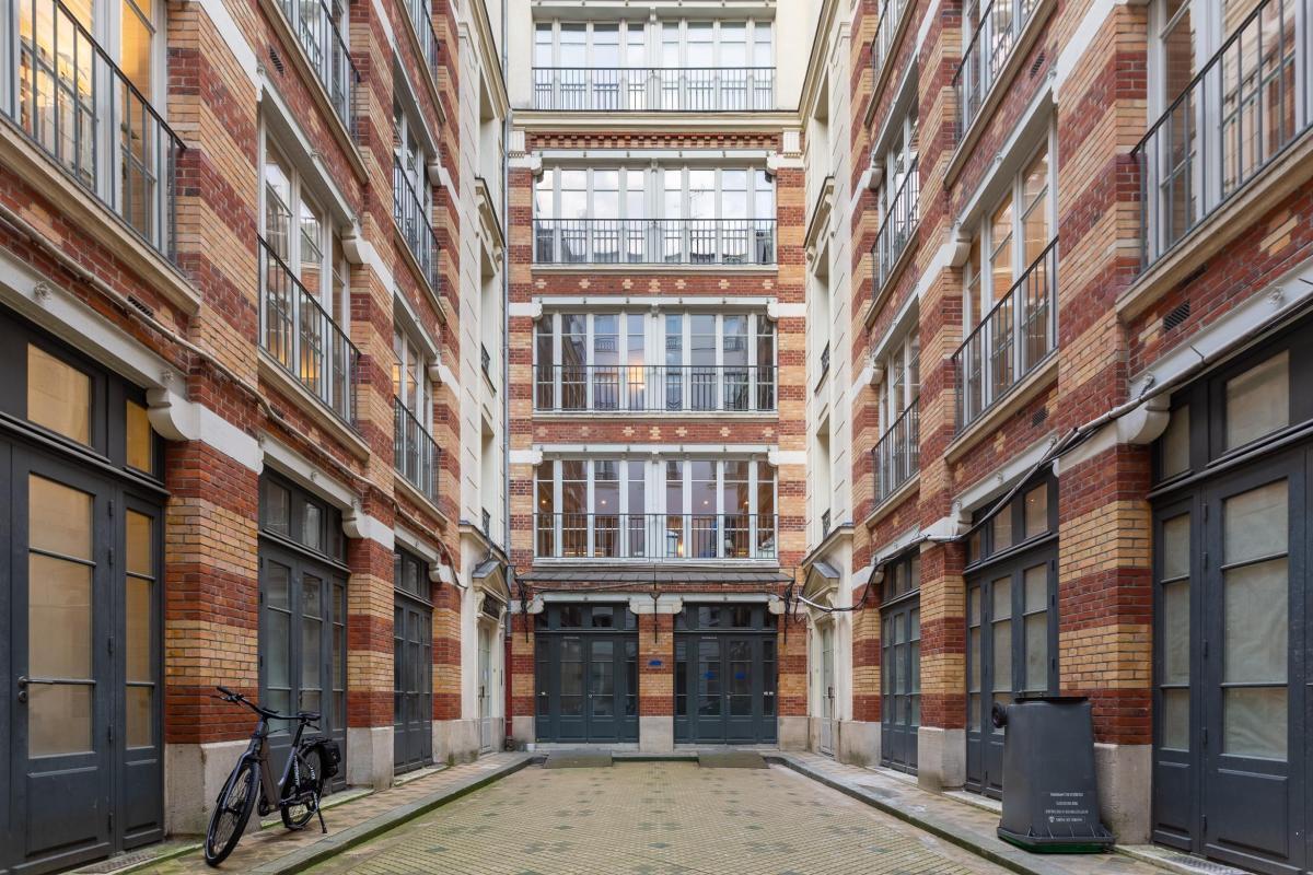 54 Rue René Boulanger, Paris for lease Building Photo- Image 1 of 10