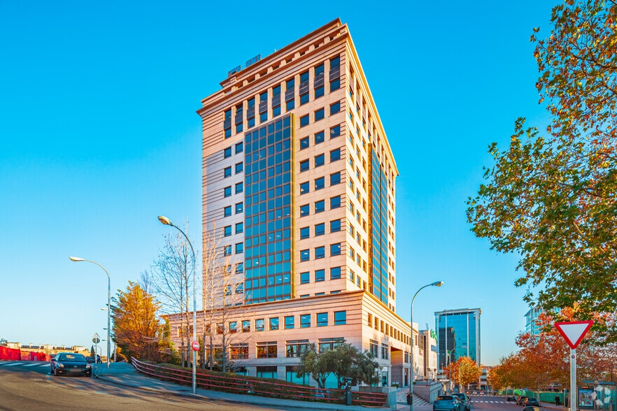 Calle del Ombú, 3, Madrid, Madrid for lease - Building Photo - Image 1 of 17