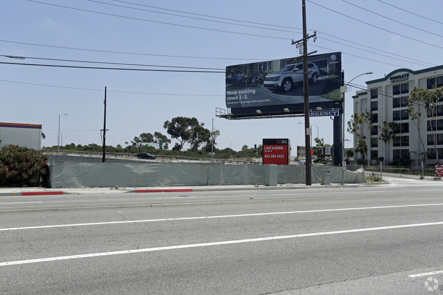 10212 S La Cienega Blvd, Inglewood, CA for lease - Primary Photo - Image 1 of 4