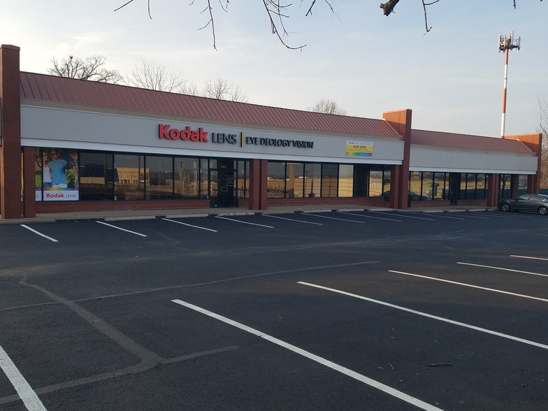 3629-3639 N Lindbergh Blvd, Saint Ann, MO for lease - Building Photo - Image 1 of 23