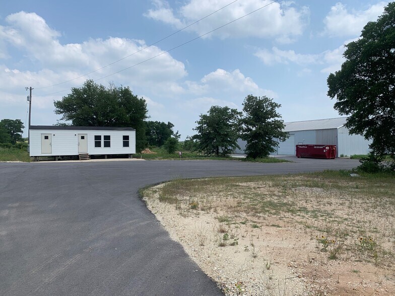 670 Lower Elgin Rd, Elgin, TX for sale - Primary Photo - Image 1 of 1