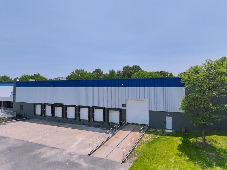 2151 Cabot Blvd W, Langhorne, PA for lease - Building Photo - Image 2 of 10